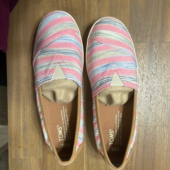 Toms Shoes - NWOT TOMS Slip-ons